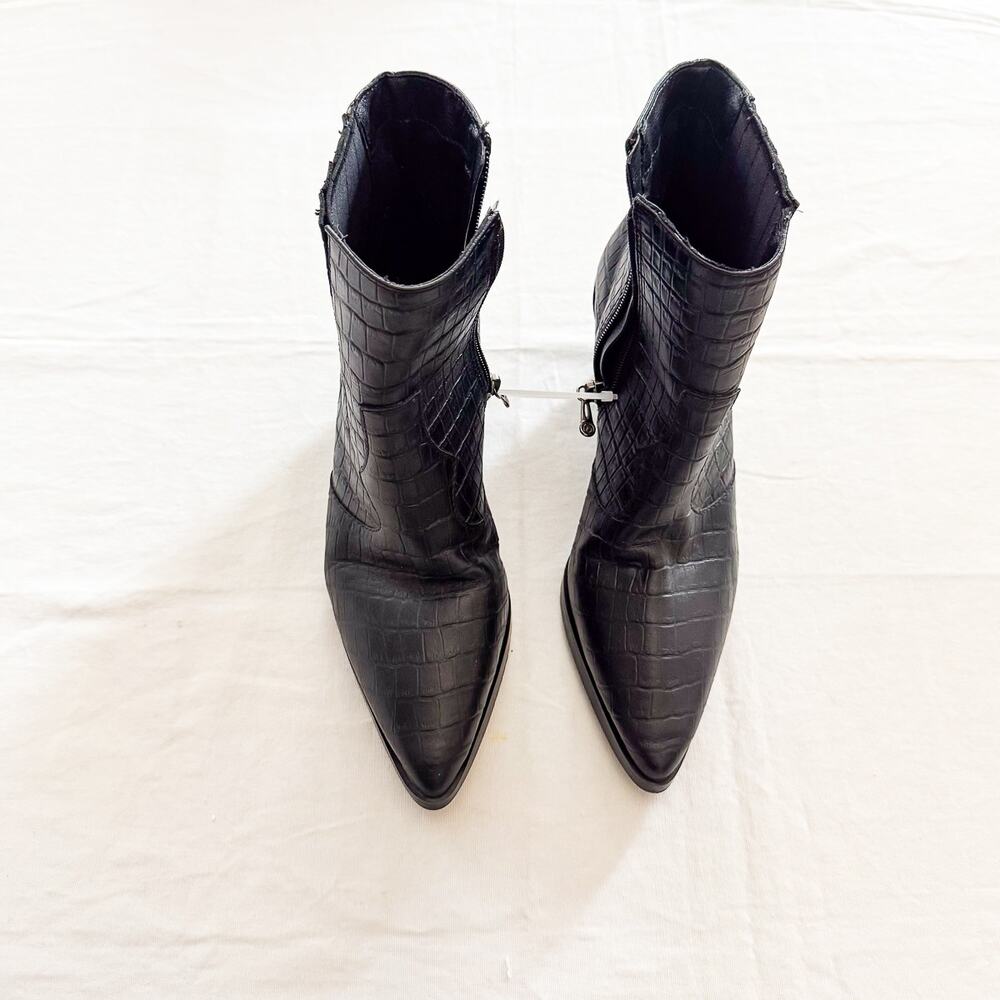 Blondo Black Pointy Boot Bootie Toe Snakeskin Patterned Leather Heel Size 8